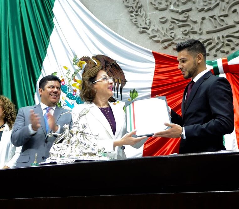 El joven de Chihuahua ganó en 2014 la categoría en el reality show estadounidense The Ultimate Fighter: América Latina. /Especial - Cámara de Diputados