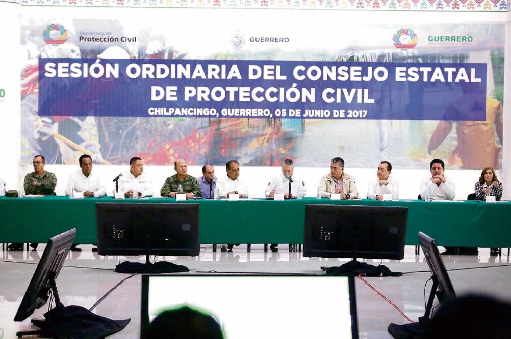 En la sesión del Consejo Estatal de Protección Civil se aseguró que los albergues ya están abiertos y su capacidad es para 160 mil personas (CORTESÍA)