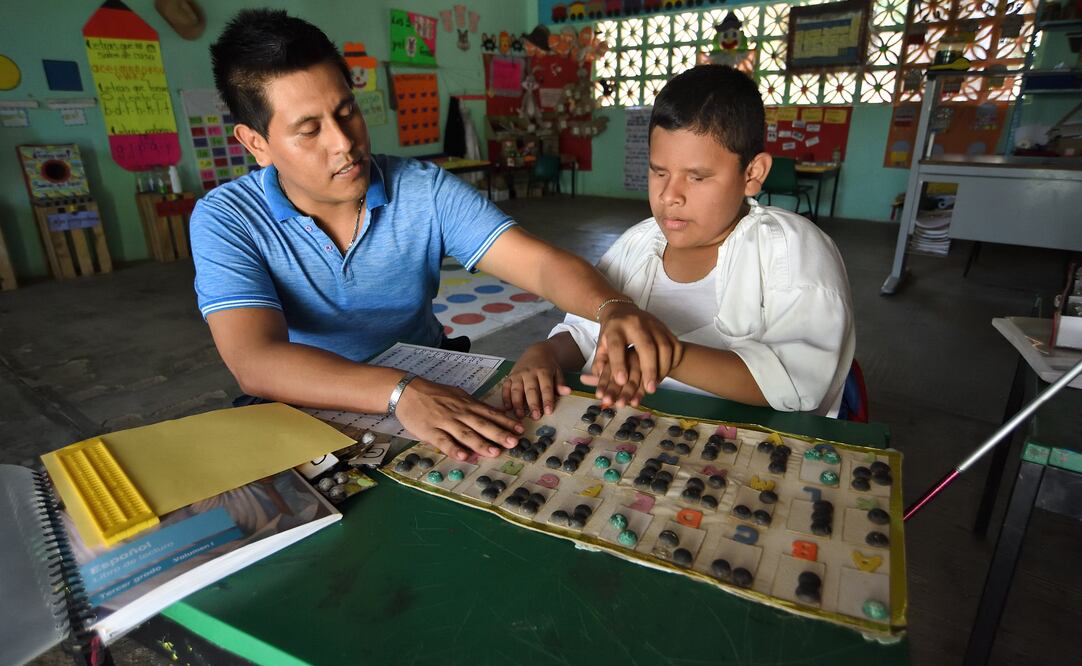 Heladio sabe que ser ciego no debe limitarlo; "la única discapacidad peligrosa es no tener corazón", dice convencido. (FOTO: SALVADOR CISNEROS. EL UNIVERSAL)