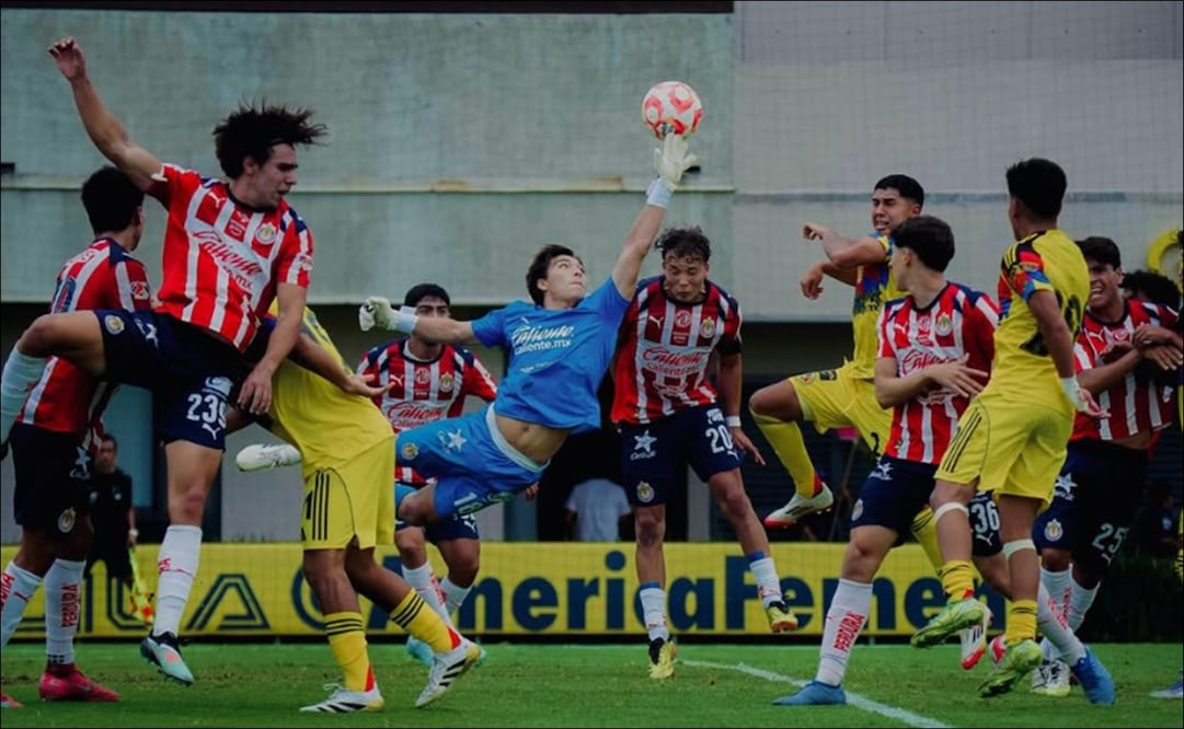Cristo Navarrete enfrente del América como portero de Chivas / Foto: Captura de pantalla (Instagram @cristo12_ng)
