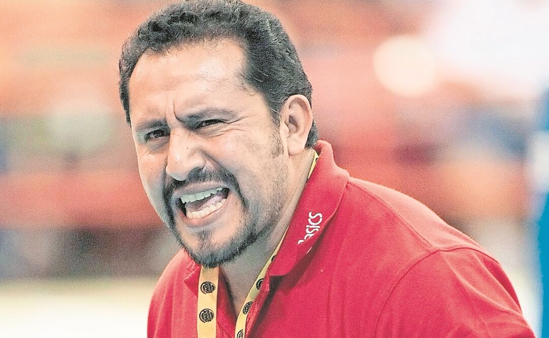 El entrenador Jorge Azair, satisfecho con el resultado. (ARCHIVO. EL UNIVERSAL)