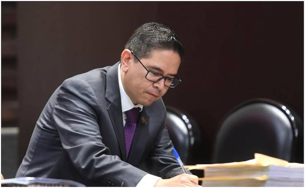 El diputado federal del PAN, Daniel Chimal García, aseguró que Marcelo Ebrard está detrás de los carros eléctricos Olinia. Foto: Especial