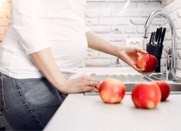 La Universidad de Harvard reveló cómo se deben lavar las manzanas para combatir infecciones