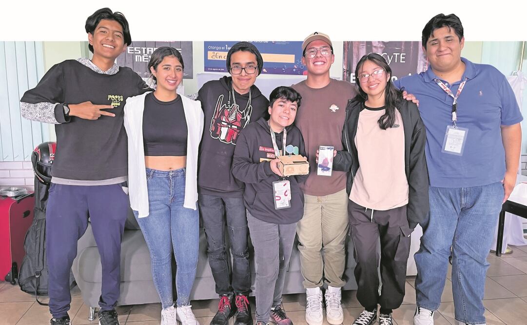 Los alumnos desarrollaron el algoritmo para monitorear la temperatura y tener la geolocalización de talleres, puntos de venta y mercados de pirotecnia de la región para, de ser necesario, emitir alertas de peligro. Foto: Arturo Contreras / EL UNIVERSAL