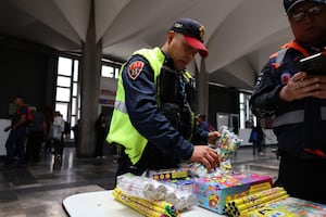 Aseguran 439 kilos de pirotecnia en el Metro durante operativo; objetivo es evitar riesgos a usuarios