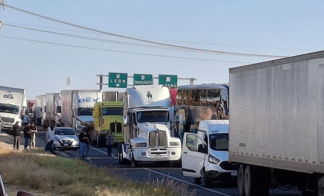 Bloqueo en la carretera federal 45 que va de Guanajuato a Irapuato. Foto: Eduardo Bautista / cortesía