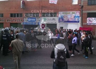 Vecinos se confrontan con granaderos en avenida de Las Torres