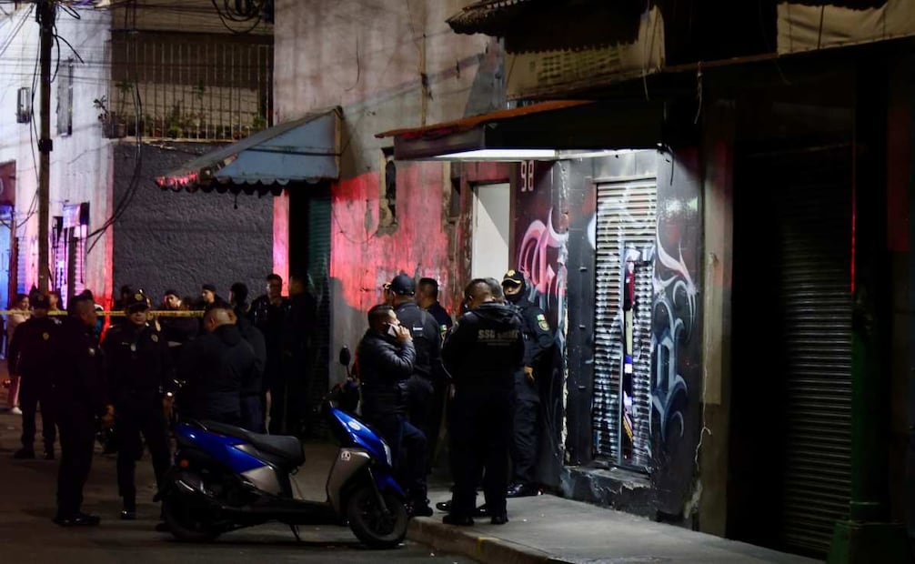 Ataque armado en barbería de Tepito deja dos muertos y un herido. Foto: Valente Rosas