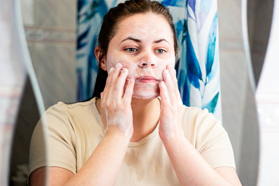 Tener una rutina para cuidar la piel evitará la aparición de granos. Foto: Unsplash