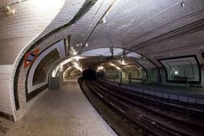 Arrestan a ecuatoriano que mató a joven al empujarlo a vías del metro en Madrid