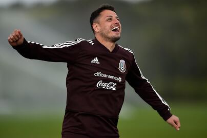 Chicharito recibió bendición del Tata para casarse 