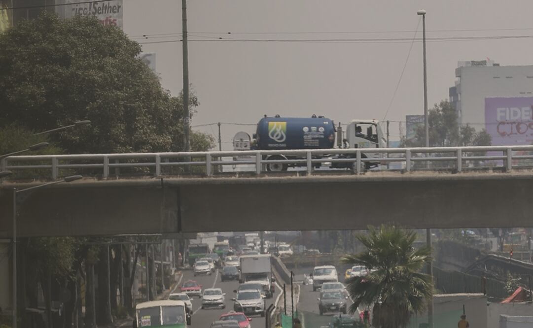 Sin mejoría. Ayer la CAMe informó que se mantiene hoy la contingencia ambiental por ozono; incluso se estuvo a 17 puntos de que se declarara la Fase 2. (GERMÁN ESPINOSA. EL UNIVERSAL)