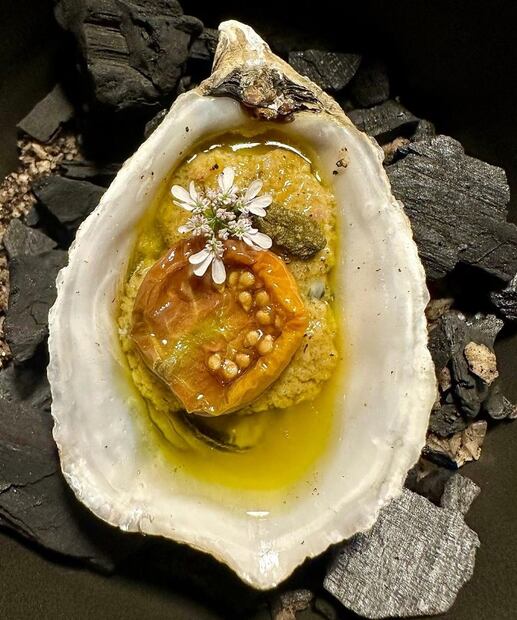 Ostión en mantequilla de aceitunas.