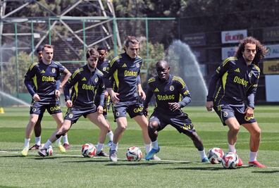 Galatasaray y Fernerbahce definen el título de la liga en el Superclásico de Turquía  