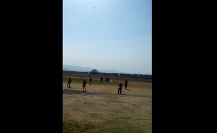 Captan momento en que fallaron paracaídas de dos personas en Morelos