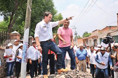 Mikel Arriola censa casas afectadas por sismo del 19-S
