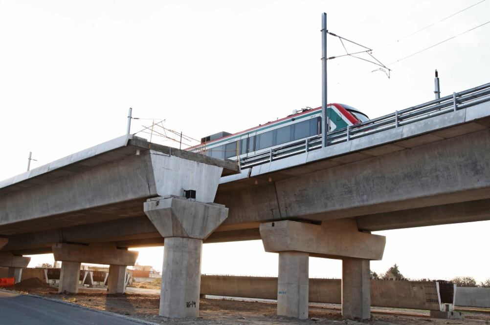 La construcción en el Estado de México de la infraestructura de la nueva ruta de transporte lleva un avance de entre 75% y 80%, en donde incluso ya se realizan pruebas de rodamiento con los trenes (JORGE ALVARADO. EL UNIVERSAL)