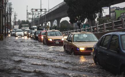 Genera lluvia anegaciones en vialidades del DF