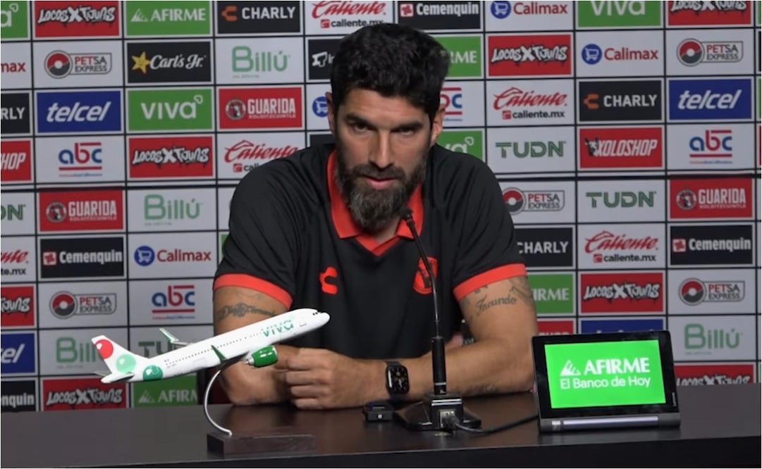 Loco Abreu en conferencia de prensa con Xolos. FOTO: Captura de video