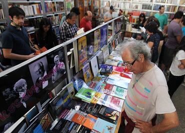 Feria de Libro de Santiago reconocerá a "escritores digitales"