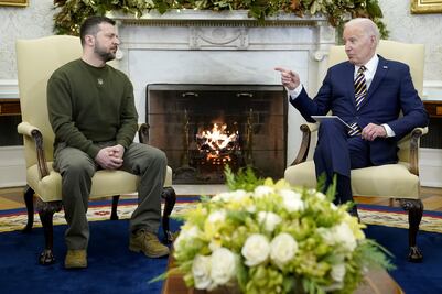 Biden afirma que quiere una "paz justa" para Ucrania