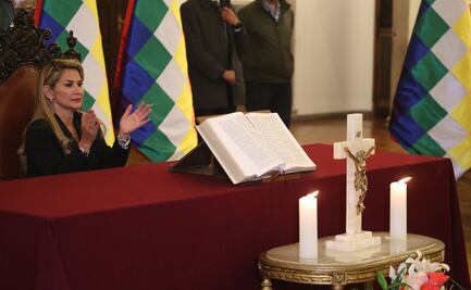 Tras salida de Evo Morales, la Biblia y el poder político cristiano irrumpen en Bolivia