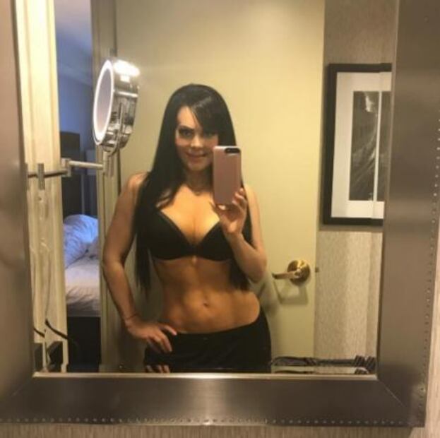 Maribel Guardia presume su abdomen 