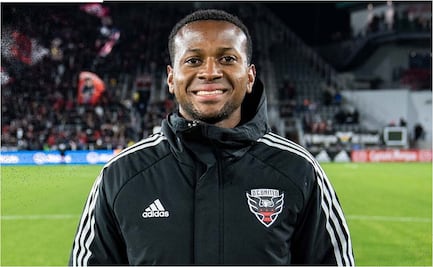 Michael Estrada llega en la madrugada para reportarse con Cruz Azul 