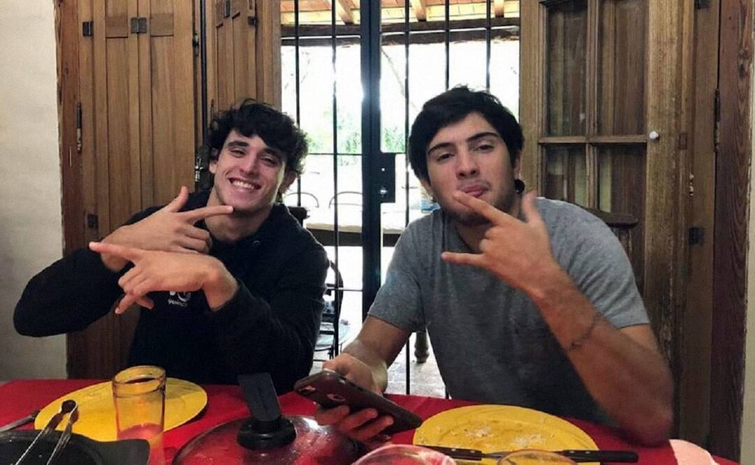 Benjamín y Santiago son amigos desde 2008, cuando eran niños. Fueron atacados por un hombre con machete en Puerto Escondido. Foto: Especial