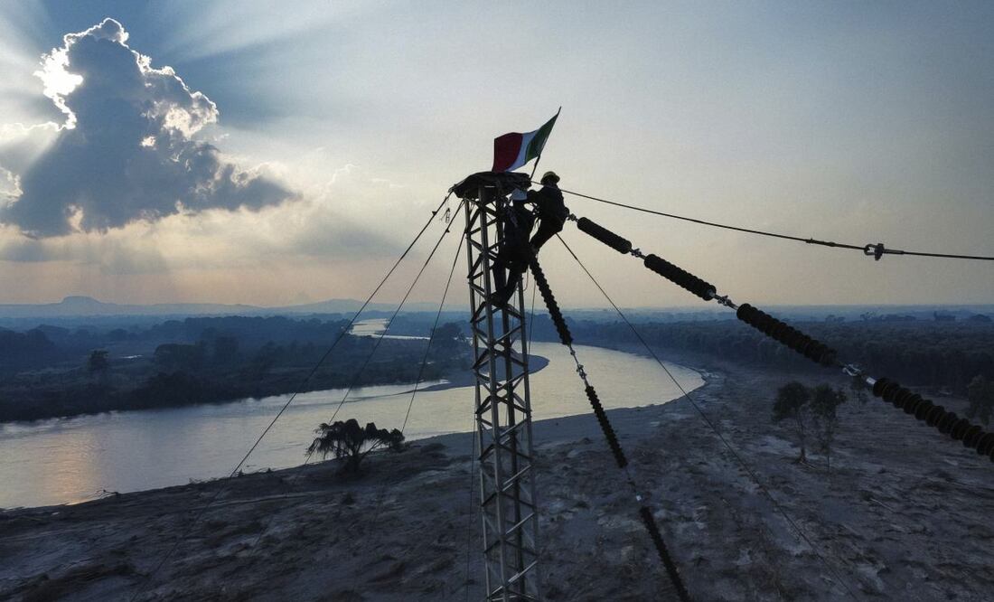 Sheinbaum informa restablecimiento del 99.75% de servicio eléctrico en estados afectados por lluvias. Foto: Especial