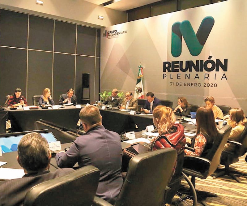 Durante una reunión de los senadores del Partido Revolucionario Institucional, los legisladores integraron en su agenda de trabajo los temas que tratarán en el próximo periodo de sesiones. Foto: TOMADA DE TWITTER