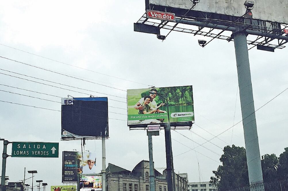 El titular del Invea, Meyer Klip Gervitz, precisó que existen cuatro mil 452 anuncios permitidos; sin embargo, también hay cuatro mil 600 irregulares. Foto: ARCHIVO EL UNIVERSAL