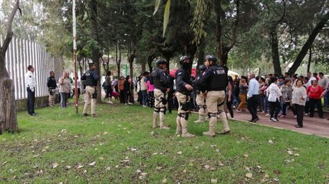 Vecinos protestan contra donación de área de parque a Guardia Nacional en Metepec
