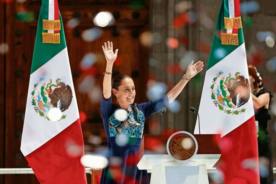 La presidenta recibió el apoyo de los mexicano que le gritaron “¡No estás sola!”, “¡No estás sola!”. (10/03/2025) Foto: Diego Simón Sánchez | El Universal