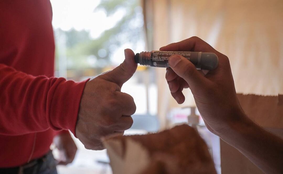 La revocación de mandato no logró ser vinculante, pues captó menos participación de la necesaria. Foto: Armando Solís/EL UNIVERSAL