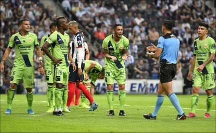 Aficionados explotan por supuesta ayuda del VAR a Rayados