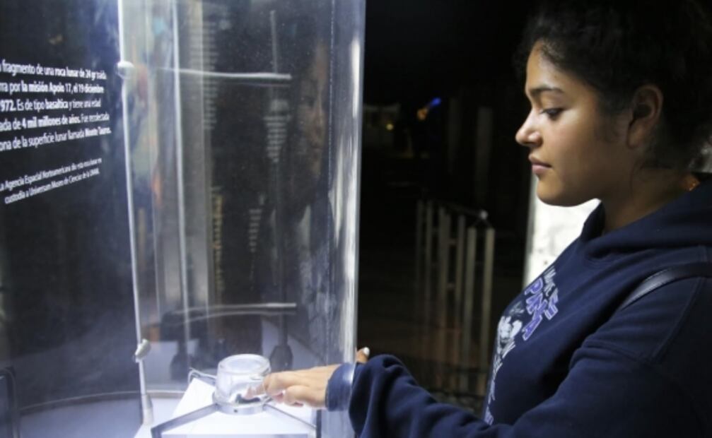 Visita y toca las piedras lunares que se exhiben en México
