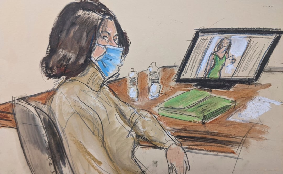 Ghislaine Maxwell, sentada en la mesa de la defensa mientras observa el testimonio de los testigos durante su juicio. Foto: AP