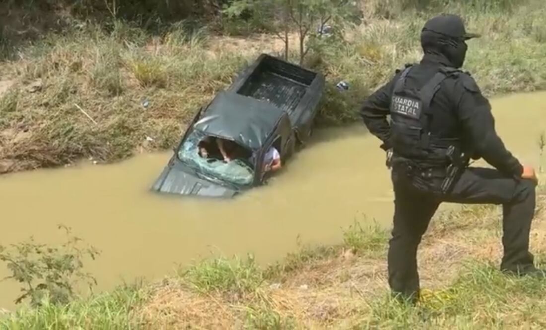Tras persecución, jóvenes terminan en un canal de riego en Reynosa, Tamaulipas (30/05/2025). Foto: Especial