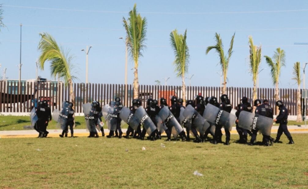 Cuatro trabajadores de Dos Bocas, heridos por policía