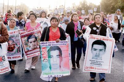 Piden que Papa se reúna con padres de los 43
