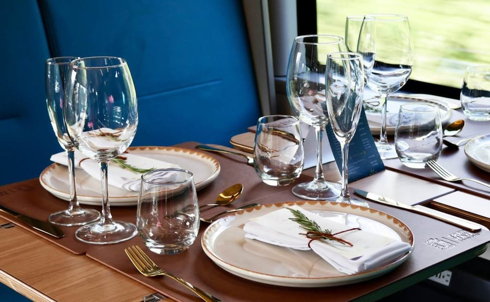 Tren Maya celebra la realización de su paquete turístico “El Expreso de Año Nuevo”, cuyos costos van desde los 22 mil 998 hasta los 28 mil 997 pesos. Foto: Especial