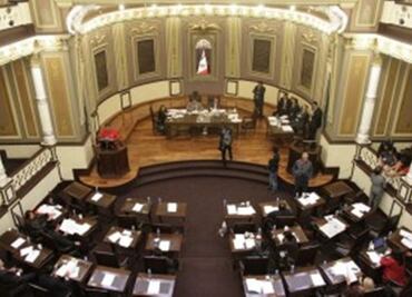 Bancada de Morena amaga con desaparecer poderes en Puebla