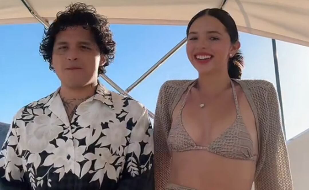 Christian Nodal y Ángela Aguilar están por cumplir su primer año de casados; aquí disfrutan juntos de un paseo en yate mientras bailan  el nuevo tema de Ángela.