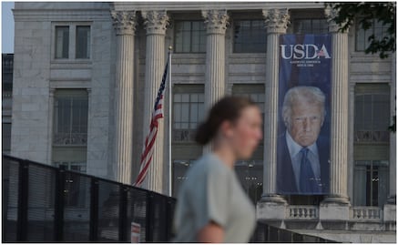 Casa Blanca estima despedir a 10 mil trabajadores por cierre de gobierno en EU