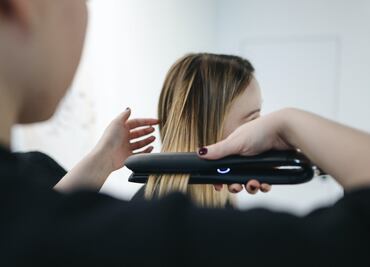 Esta es la temperatura a la que debes planchar tu pelo para no maltratarlo