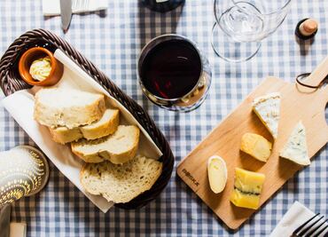 ¿Sabías que hay hongos y levaduras en el queso que comes?