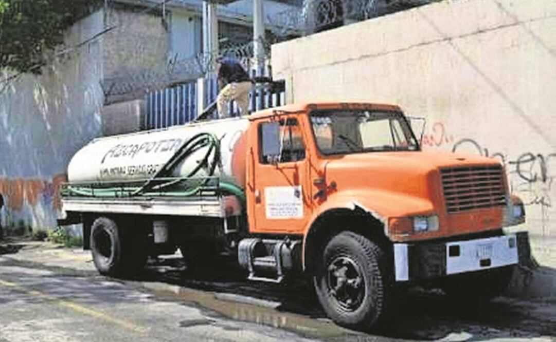 Las autoridades dispondrán de 200 pipas para suministro de manera gratuita a la población de la Ciudad. Foto: Especial