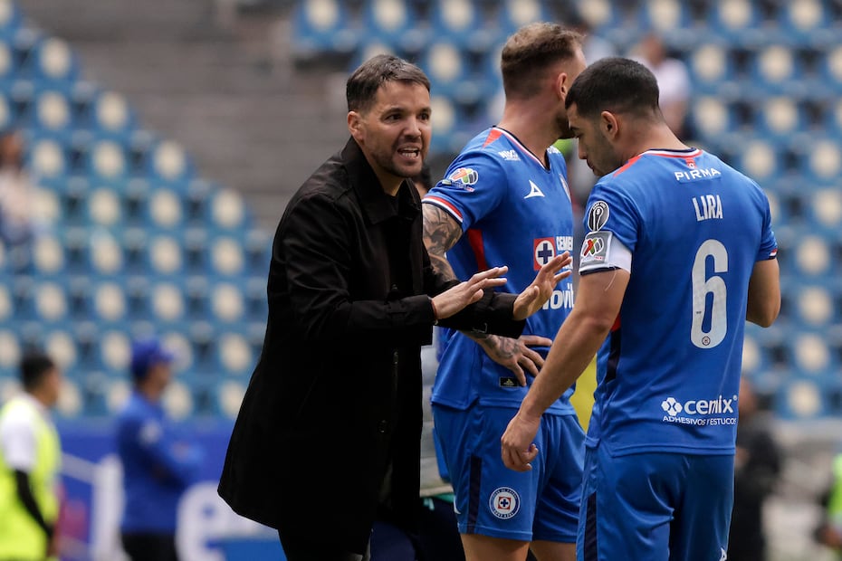Nicolás Larcamón en partido con Cruz Azul, durante la fase regular del Clausura 2026 - Foto: Imago7
