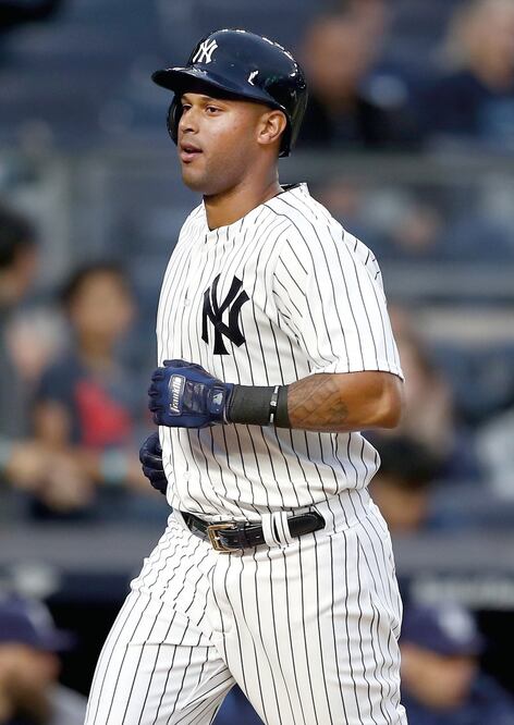 Aaron Hicks conectó un jonrón en la apertura del partido (AFP)